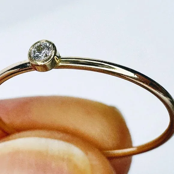 14K yellow gold 0.03ct G/VS2 round brilliant Solitaire Diamond stackable ring - Picture 3 of 8